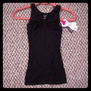 Black shape wear top size Large NWT!